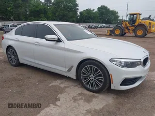2019 BMW 5 Series 530i z VIN WBAJA5C57KG900620, wystawiony jako IAAI lot #42068061 z przebiegiem 95 488 mil mil oraz . Historia ofert i sprzedaży dostępna na DreamBid. Obrazek 1.