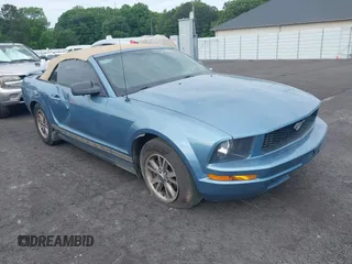 2005 Ford Mustang Deluxe z VIN 1ZVHT84N355253948, wystawiony jako IAAI lot #42184141 z przebiegiem 182 119 mil mil oraz . Historia ofert i sprzedaży dostępna na DreamBid. Obrazek 1.