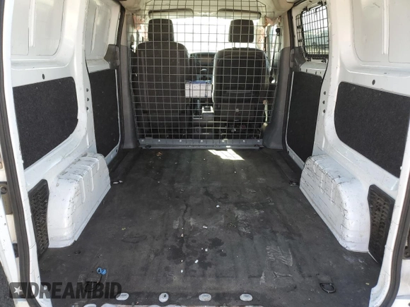 2018 Nissan NV200 SV z VIN 3N6CM0KNXJK700111, wystawiony jako Copart lot #53747595 z przebiegiem Nie podano mil oraz Szkoda całkowita • Salvage title. Historia ofert i sprzedaży dostępna na DreamBid. Obrazek 10.