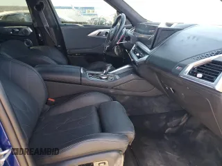 2023 BMW XM z VIN 5YM23CS07P9S31800, wystawiony jako Copart lot #75838874 z przebiegiem 13 661 mil mil oraz Szkody całkowita. Historia ofert i sprzedaży dostępna na DreamBid. Obrazek 7.