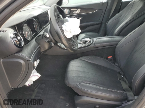 2018 Mercedes-Benz E 300 с VIN WDDZF4KB4JA293480, выставлен на аукционе Copart как лот 52153205 с пробегом 60 131 миль миль и Списание • Salvage title. История ставок и продаж доступна на DreamBid. Изображение 7.