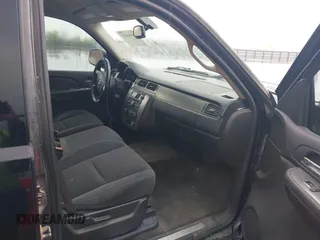 2007 Chevrolet Tahoe LS z VIN 1GNFC13C77R381209, wystawiony jako IAAI lot #41951832 z przebiegiem 145 205 mil mil oraz . Historia ofert i sprzedaży dostępna na DreamBid. Obrazek 5.