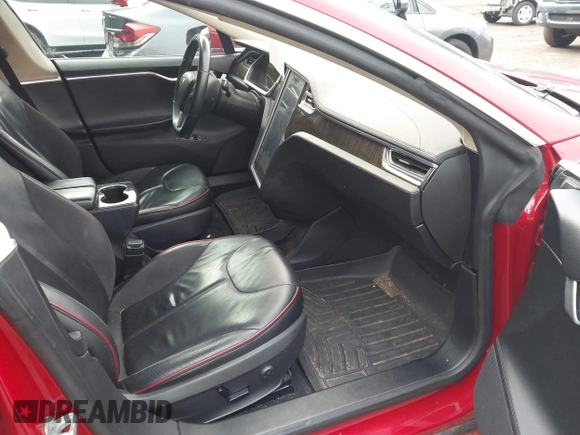 2013 Tesla Model S Performance с VIN 5YJSA1DP1DFP10048, выставлен на аукционе IAAI как лот 42523396 с пробегом 135 396 миль миль и . История ставок и продаж доступна на DreamBid. Изображение 5.