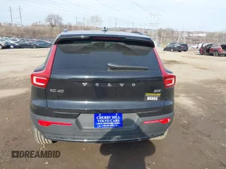 2024 Volvo XC40 Plus Dark Theme with VIN YV4L12UL8R2270960, listed as a IAAI auction lot 41642556 with 5,909 mi miles and . Bid and sale history available at DreamBid. Image 17.