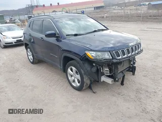 2019 Jeep Compass Latitude z VIN 3C4NJDBB3KT835802, wystawiony jako IAAI lot #41893590 z przebiegiem 49 716 mil mil oraz . Historia ofert i sprzedaży dostępna na DreamBid. Obrazek 1.