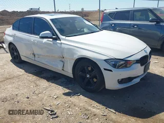 2014 BMW 3 Series 328i z VIN WBA3C1C55EK109483, wystawiony jako IAAI lot #41670180 z przebiegiem 99 947 mil mil oraz . Historia ofert i sprzedaży dostępna na DreamBid. Obrazek 1.