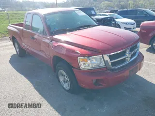 2010 Dodge Dakota z VIN 1D7CE2BK1AS135475, wystawiony jako IAAI lot #41987312 z przebiegiem 100 159 mil mil oraz . Historia ofert i sprzedaży dostępna na DreamBid. Obrazek 1.