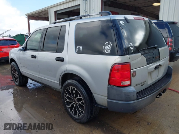 2002 Ford Explorer XLS with VIN 1FMZU62E72UA38128, listed as a IAAI auction lot 42680825 with Not provided miles and . Bid and sale history available at DreamBid. Image 3.