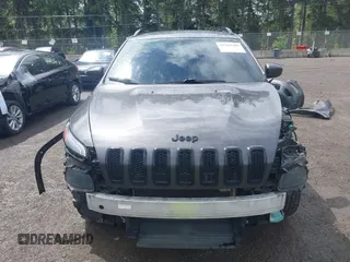 2018 Jeep Cherokee Latitude z VIN 1C4PJMCBXJD601328, wystawiony jako IAAI lot #42303389 z przebiegiem 98 288 mil mil oraz . Historia ofert i sprzedaży dostępna na DreamBid. Obrazek 13.