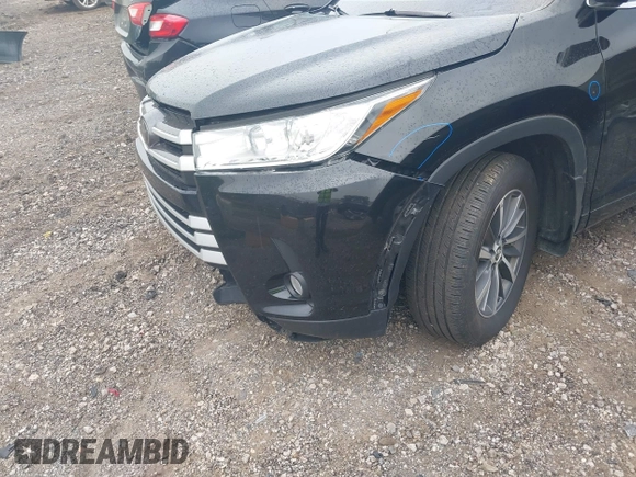 2018 Toyota Highlander SE with VIN 5TDJZRFH3JS543823, listed as a IAAI auction lot 42491705 with 110,801 mi miles and . Bid and sale history available at DreamBid. Image 6.