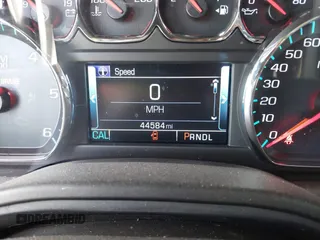 2018 Chevrolet Suburban LT z VIN 1GNSCHKC4JR111130, wystawiony jako IAAI lot #42383199 z przebiegiem 44 584 mil mil oraz . Historia ofert i sprzedaży dostępna na DreamBid. Obrazek 16.