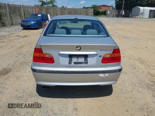 2005 BMW 3 Series 330xi с VIN WBAEW53405PN37317, выставлен на аукционе IAAI как лот 42544009 с пробегом 111 964 миль миль и . История ставок и продаж доступна на DreamBid. Изображение 16.