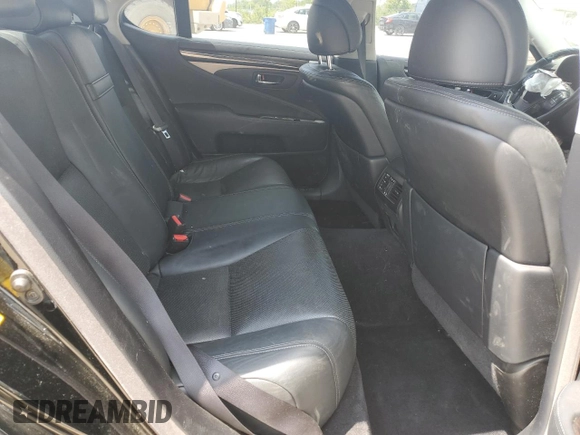 2013 Lexus LS 460 z VIN JTHCL5EF0D5019427, wystawiony jako Copart lot #56021135 z przebiegiem 95 609 mil mil oraz Szkoda całkowita • Salvage title. Historia ofert i sprzedaży dostępna na DreamBid. Obrazek 10.