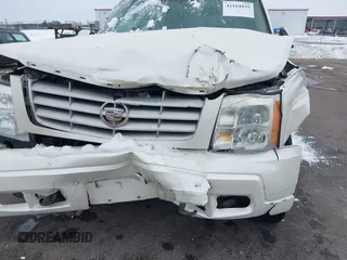2006 Cadillac Escalade z VIN 1GYEK63N36R149382, wystawiony jako IAAI lot #41164835 z przebiegiem Nie podano mil oraz . Historia ofert i sprzedaży dostępna na DreamBid. Obrazek 6.