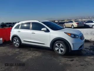2017 Kia Niro LX with VIN KNDCB3LC6H5044078, listed as a IAAI auction lot 41466190 with 194,146 mi miles. Bid and sale history available at carsss.com. Image 17.