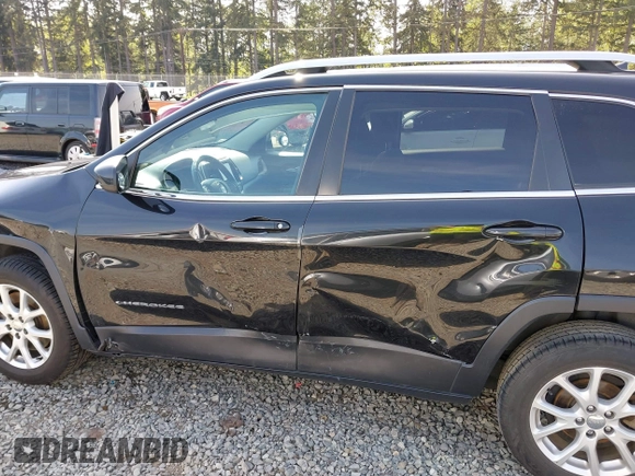 2016 Jeep Cherokee Altitude z VIN 1C4PJLCB5GW208005, wystawiony jako IAAI lot #42120987 z przebiegiem 179 423 mil mil oraz . Historia ofert i sprzedaży dostępna na DreamBid. Obrazek 6.