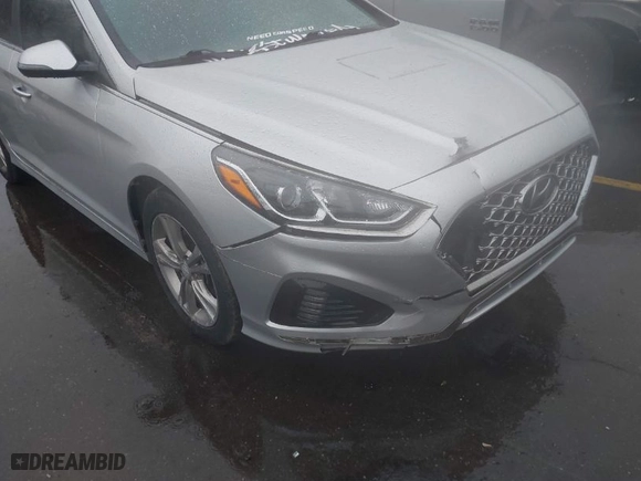 2019 Hyundai Sonata Sport with VIN 5NPE34AFXKH770235, listed as a IAAI auction lot 40941753 with 111,169 mi miles. Bid and sale history available at carsss.com. Image 6.
