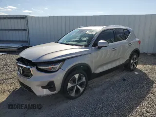 2025 Volvo XC40 Plus Bright Theme с VIN YV4L12UE4S2490104, выставлен на аукционе Copart как лот 88318395 с пробегом 6 956 миль миль и Чистый • Clean title. История ставок и продаж доступна на DreamBid. Изображение 1.