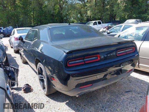 2017 Dodge Challenger R/T z VIN 2C3CDZBT8HH606039, wystawiony jako IAAI lot #40267305 z przebiegiem 69 024 mil mil oraz . Historia ofert i sprzedaży dostępna na DreamBid. Obrazek 3.