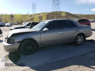 2001 Toyota Camry LE z VIN 4T1BF22K61U130694, wystawiony jako Copart lot #54618215 z przebiegiem 218 266 mil mil oraz Szkoda całkowita • Salvage title. Historia ofert i sprzedaży dostępna na DreamBid. Obrazek 1.