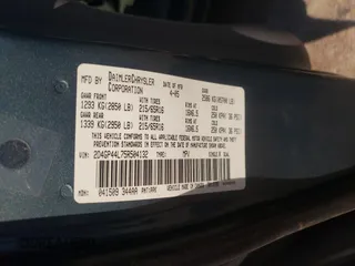 2005 Dodge Caravan SXT z VIN 2D4GP44L75R504132, wystawiony jako Copart lot #50805745 z przebiegiem 214 532 mil mil oraz Czysty tytuł • Clean title. Historia ofert i sprzedaży dostępna na DreamBid. Obrazek 13.