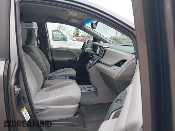2017 Toyota Sienna LE Auto Access Seat with VIN 5TDKZ3DC6HS881378, listed as a IAAI auction lot 41932471 with 64,626 mi miles. Bid and sale history available at carsss.com. Image 5.