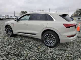 2019 Audi e-tron Prestige z VIN WA1VAAGE6KB021737, wystawiony jako Copart lot #44444585 z przebiegiem 37 227 mil mil oraz Szkody całkowita. Historia ofert i sprzedaży dostępna na DreamBid. Obrazek 2.