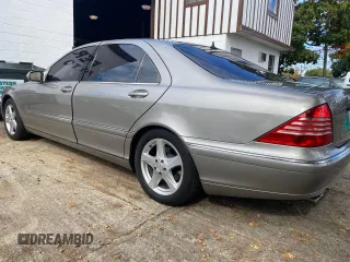 2005 Mercedes-Benz S-Class 5.0L with VIN WDBNG75J35A460118, listed as a Copart auction lot 77103084 with 99,573 mi miles and Clean Title. Bid and sale history available at carsss.com. Image 3.