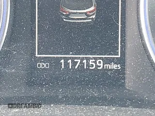 2018 Toyota Highlander SE z VIN 5TDJZRFH6JS495380, wystawiony jako IAAI lot #42427831 z przebiegiem 117 159 mil mil oraz . Historia ofert i sprzedaży dostępna na DreamBid. Obrazek 16.