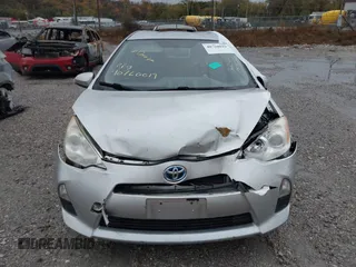 2013 Toyota Prius One z VIN JTDKDTB31D1545100, wystawiony jako IAAI lot #40760019 z przebiegiem 212 999 mil mil oraz . Historia ofert i sprzedaży dostępna na DreamBid. Obrazek 12.