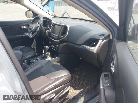 2015 Jeep Cherokee Trailhawk with VIN 1C4PJMBB0FW528421, listed as a IAAI auction lot 42591132 with 166,425 mi miles and . Bid and sale history available at DreamBid. Image 5.