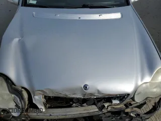 2003 Mercedes-Benz C 240 z VIN WDBRH81J43F380823, wystawiony jako Copart lot #53936025 z przebiegiem 141 938 mil mil oraz Tytuł czysty. Historia ofert i sprzedaży dostępna na DreamBid. Obrazek 11.