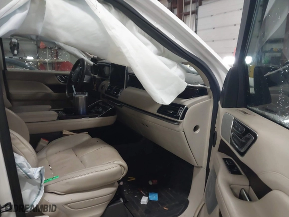 2019 Lincoln Navigator Reserve with VIN 5LMJJ2LT1KEL25094, listed as a IAAI auction lot 41258495 with 63,139 mi miles. Bid and sale history available at carsss.com. Image 5.