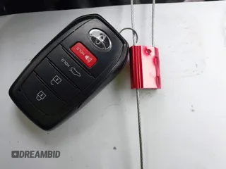 2025 Toyota Camry LE z VIN 4T1DBADK8SU009193, wystawiony jako IAAI lot #41558090 z przebiegiem 8 226 mil mil oraz . Historia ofert i sprzedaży dostępna na DreamBid. Obrazek 11.