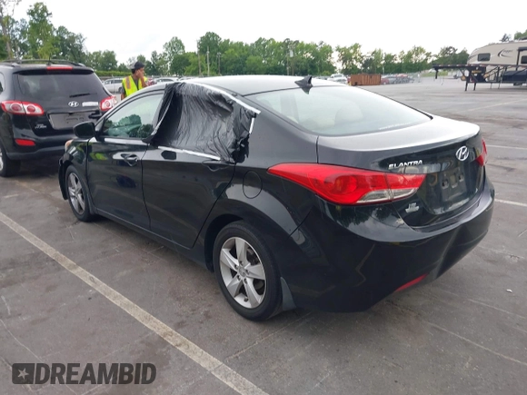 2013 Hyundai Elantra GLS z VIN 5NPDH4AE1DH385623, wystawiony jako IAAI lot #42267626 z przebiegiem 328 724 mil mil oraz . Historia ofert i sprzedaży dostępna na DreamBid. Obrazek 3.