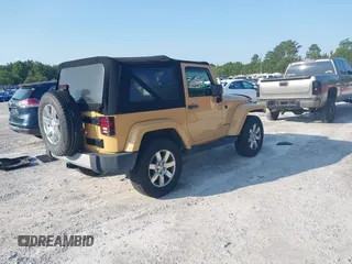 2013 Jeep Wrangler Arctic z VIN 1C4GJWBG2DL634942, wystawiony jako IAAI lot #42373239 z przebiegiem 131 470 mil mil oraz . Historia ofert i sprzedaży dostępna na DreamBid. Obrazek 4.