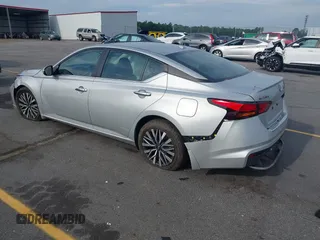 2023 Nissan Altima SV z VIN 1N4BL4DV8PN379930, wystawiony jako IAAI lot #42376207 z przebiegiem 29 945 mil mil oraz . Historia ofert i sprzedaży dostępna na DreamBid. Obrazek 3.