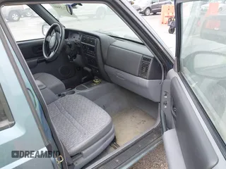 1997 Jeep Cherokee Sport с VIN 1J4FJ68S2VL569562, выставлен на аукционе IAAI как лот 42235601 с пробегом Не указан миль и . История ставок и продаж доступна на DreamBid. Изображение 5.