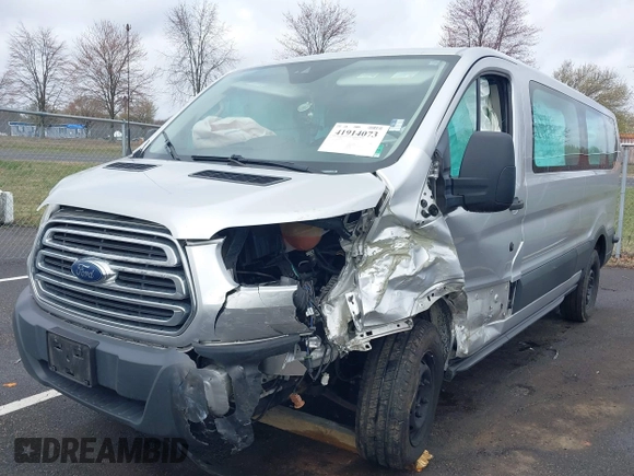 2018 Ford Transit Passenger XL z VIN 1FBZX2ZM2JKB02141, wystawiony jako IAAI lot #41914073 z przebiegiem 103 718 mil mil oraz . Historia ofert i sprzedaży dostępna na DreamBid. Obrazek 17.