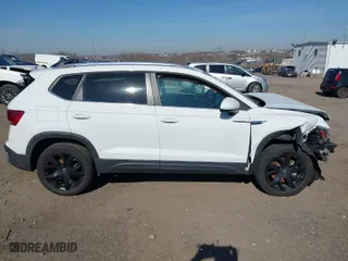 2022 Volkswagen Taos SE with VIN 3VVWX7B2XNM098635, listed as a IAAI auction lot 41747316 with 31,051 mi miles. Bid and sale history available at carsss.com. Image 13.