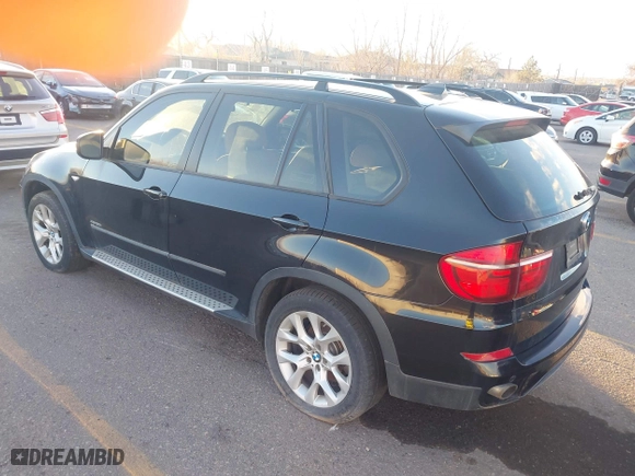 2011 BMW X5 35i with VIN 5UXZV4C54BL402935, listed as a IAAI auction lot 41198827 with 120,157 mi miles. Bid and sale history available at carsss.com. Image 3.