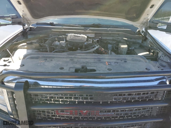 2015 GMC Sierra 2500HD available WiFi Denali with VIN 1GT120E83FF668491, listed as a Copart auction lot 42424805 with 271,638 mi miles and Salvage Title. Bid and sale history available at carsss.com. Image 13.