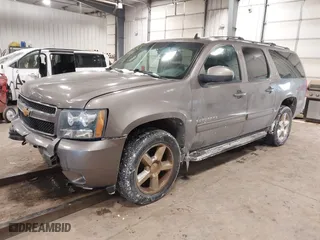 2013 Chevrolet Suburban LT with VIN 1GNSKJE76DR375916, listed as a IAAI auction lot 41588724 with 281,808 mi miles. Bid and sale history available at carsss.com. Image 2.