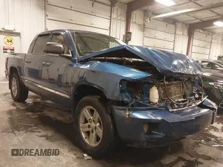 2008 Dodge Dakota Laramie with VIN 1D7HW58N08S637068, listed as a IAAI auction lot 41542177 with 171,058 mi miles. Bid and sale history available at carsss.com. Image 1.