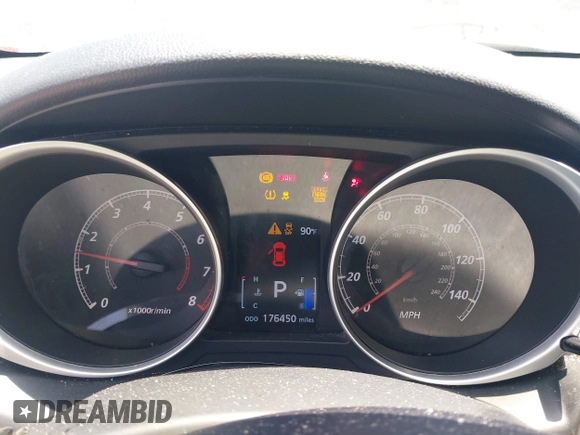 2011 Mitsubishi Outlander SE with VIN JA4AP4AU8BZ012589, listed as a IAAI auction lot 42316134 with 176,450 mi miles and . Bid and sale history available at DreamBid. Image 7.