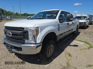 2018 Ford F-250 XL z VIN 1FT7W2B68JEC38385, wystawiony jako Copart lot #63288155 z przebiegiem 76 651 mil mil oraz Szkoda całkowita • Salvage title. Historia ofert i sprzedaży dostępna na DreamBid. Obrazek 1.