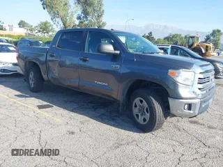 2017 Toyota Tundra SR5 z VIN 5TFDY5F10HX616873, wystawiony jako IAAI lot #42270989 z przebiegiem 130 335 mil mil oraz . Historia ofert i sprzedaży dostępna na DreamBid. Obrazek 1.