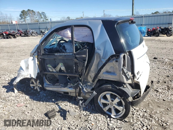 2012 Smart fortwo Pure z VIN WMEEJ3BA4CK541976, wystawiony jako Copart lot #88911095 z przebiegiem Nie podano mil oraz Nie do naprawy • Non repairable. Historia ofert i sprzedaży dostępna na DreamBid. Obrazek 2.