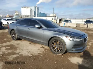 2018 Volvo S90 Momentum with VIN LVY982MK0JP033167, listed as a Copart auction lot 82034334 with 101,927 mi miles and Salvage Title. Bid and sale history available at carsss.com. Image 4.