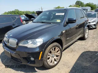 2013 BMW X5 xDrive50i z VIN 5UXZV8C5XD0C14712, wystawiony jako Copart lot #59484445 z przebiegiem 84 087 mil mil oraz Czysty tytuł • Clean title. Historia ofert i sprzedaży dostępna na DreamBid. Obrazek 1.